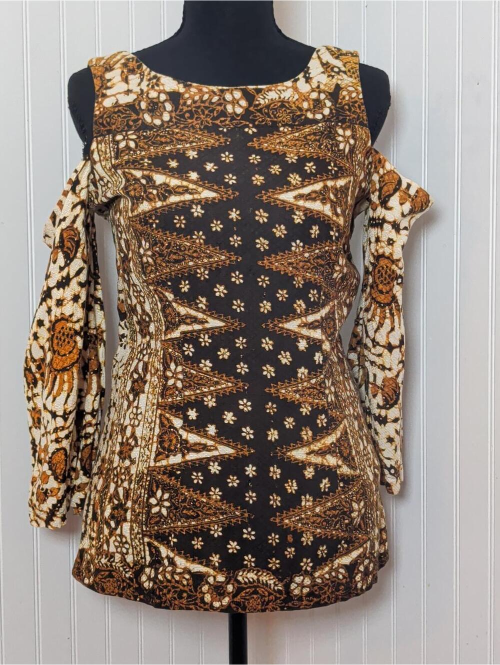 Vintage 70's Bohemian Style Cold Shoulder Blouse Brown and Cream Pattern Size M